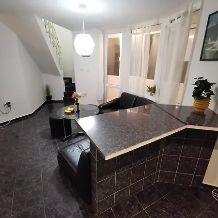 Апартамент мезонет в гръцката махала *